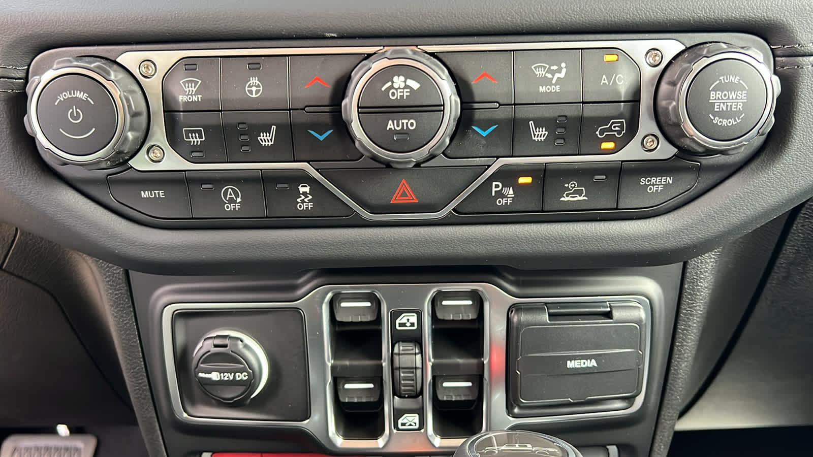 Thumbnail: 2025 Jeep Gladiator - 14