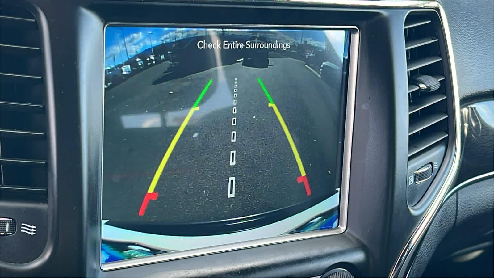 Thumbnail: 2018 Jeep Grand Cherokee - 16