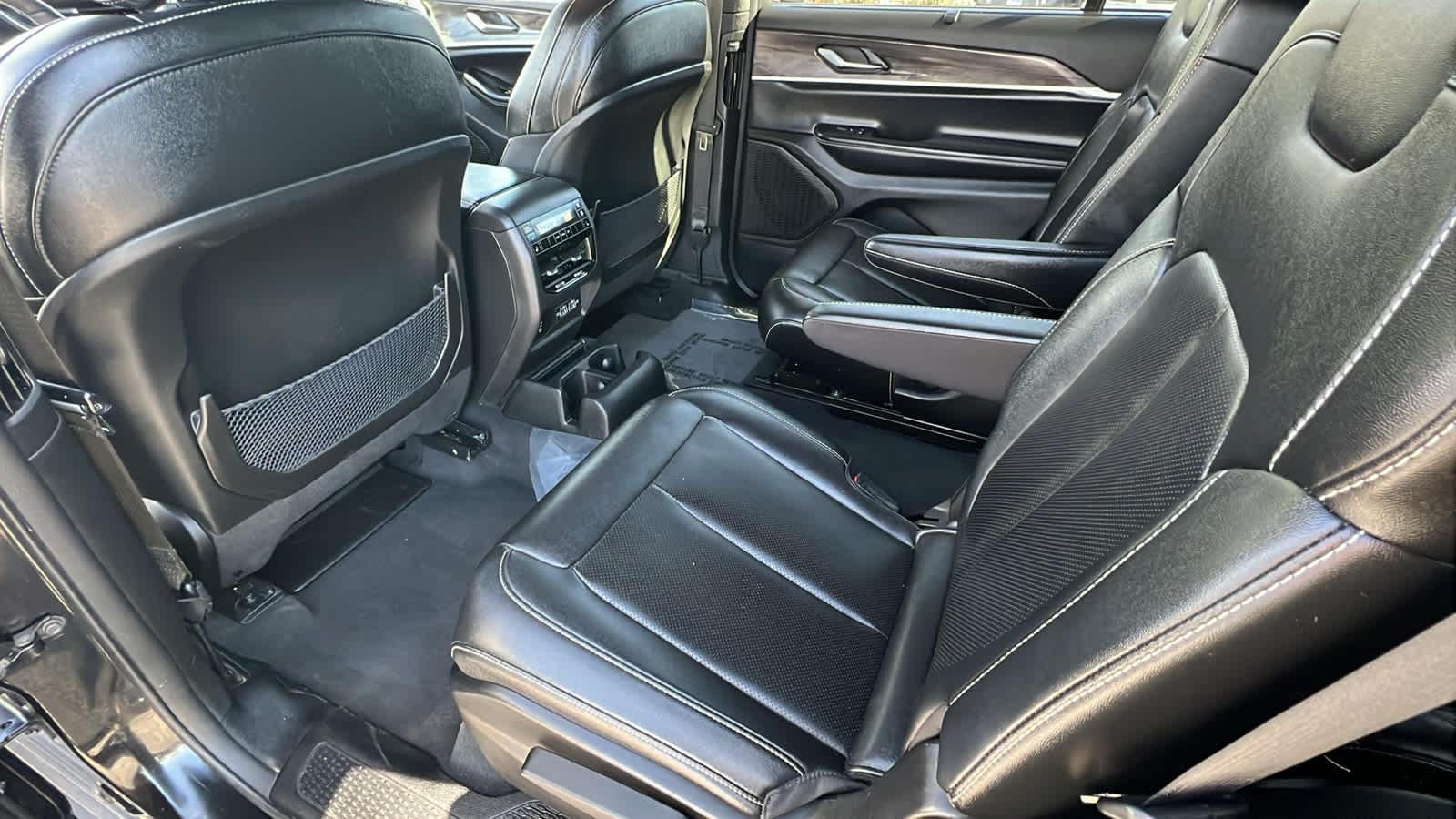 Thumbnail: 2024 Jeep Grand Cherokee L - 24