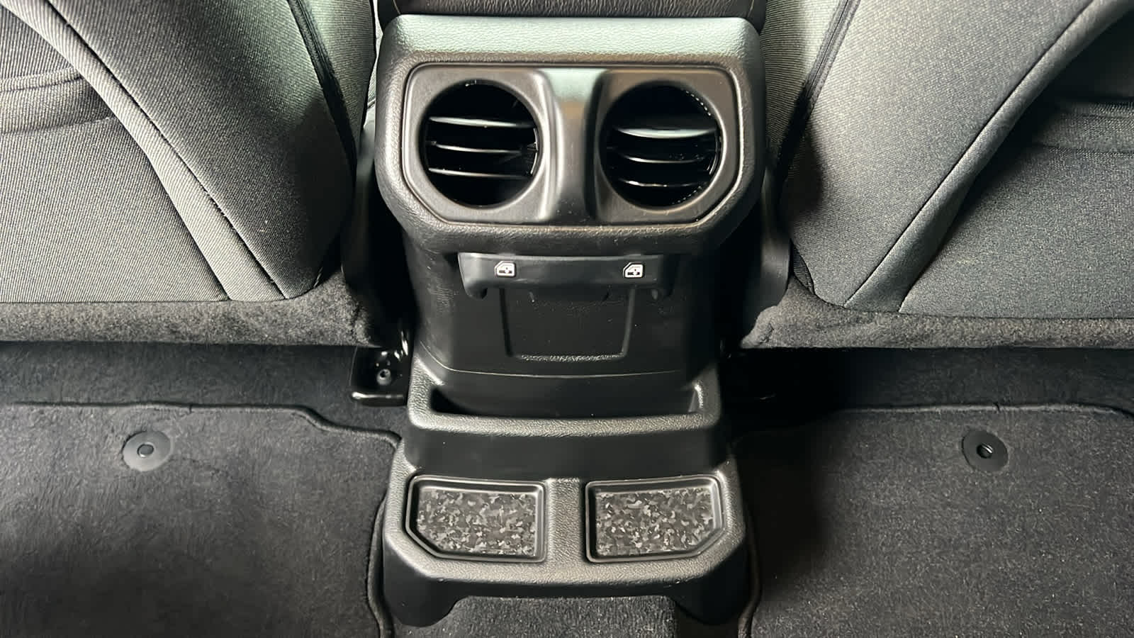 Thumbnail: 2024 Jeep Wrangler - 25