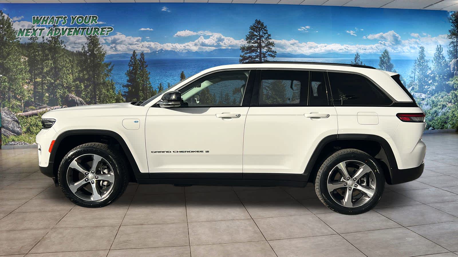 Thumbnail: 2022 Jeep Grand Cherokee - 8