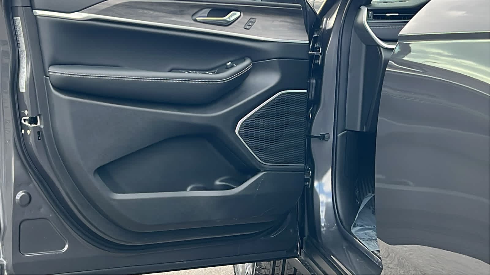 Thumbnail: 2026 Jeep Grand Cherokee - 23