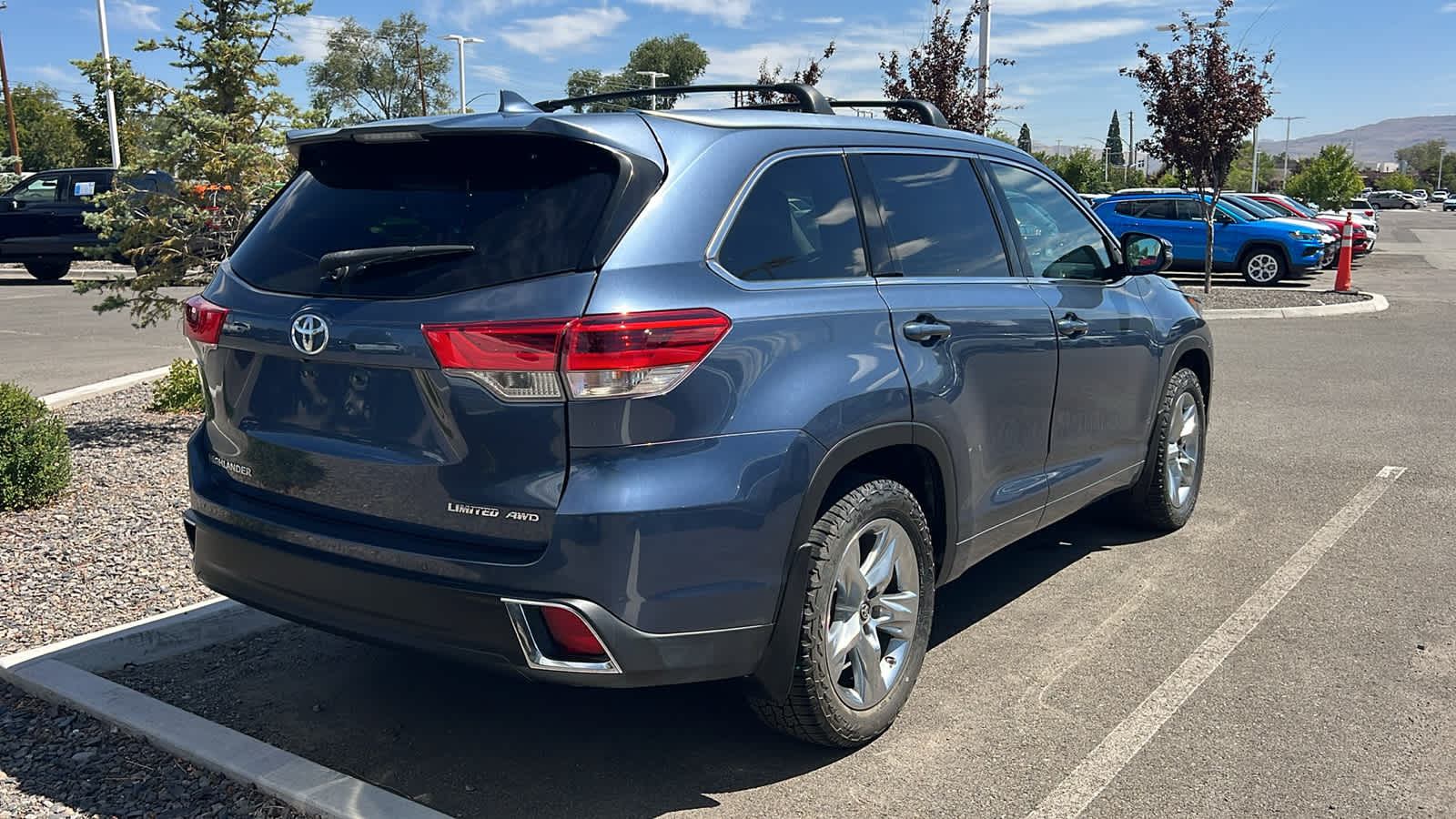 Thumbnail: 2017 Toyota Highlander - 5