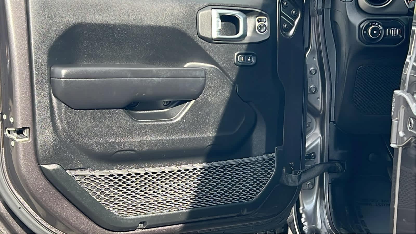 Thumbnail: 2021 Jeep Wrangler - 23