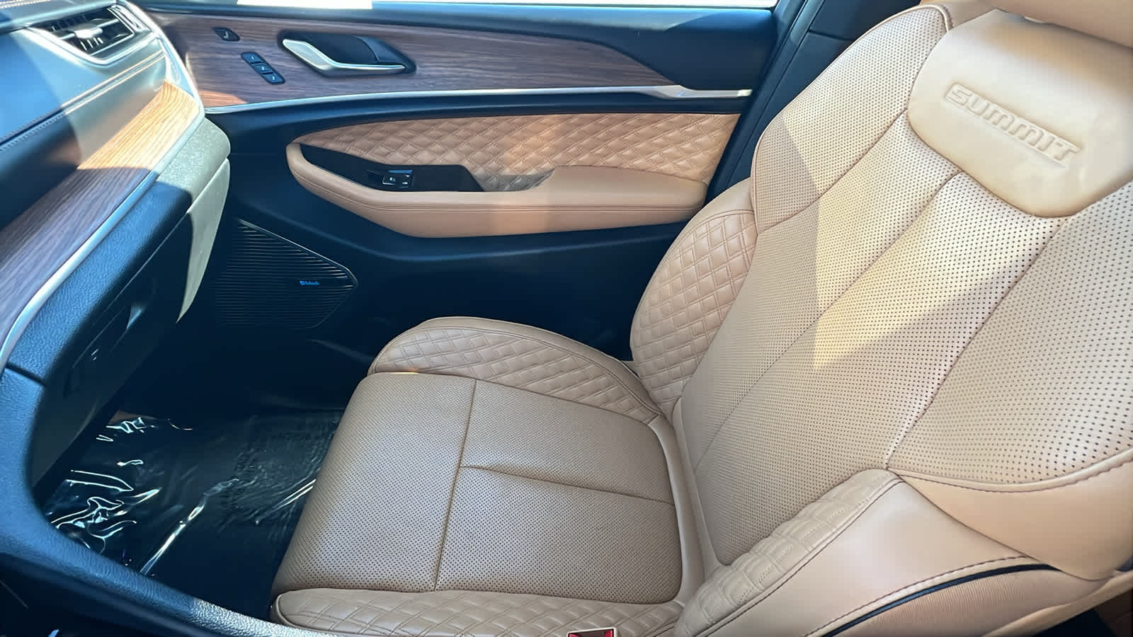 Thumbnail: 2022 Jeep Grand Cherokee - 12