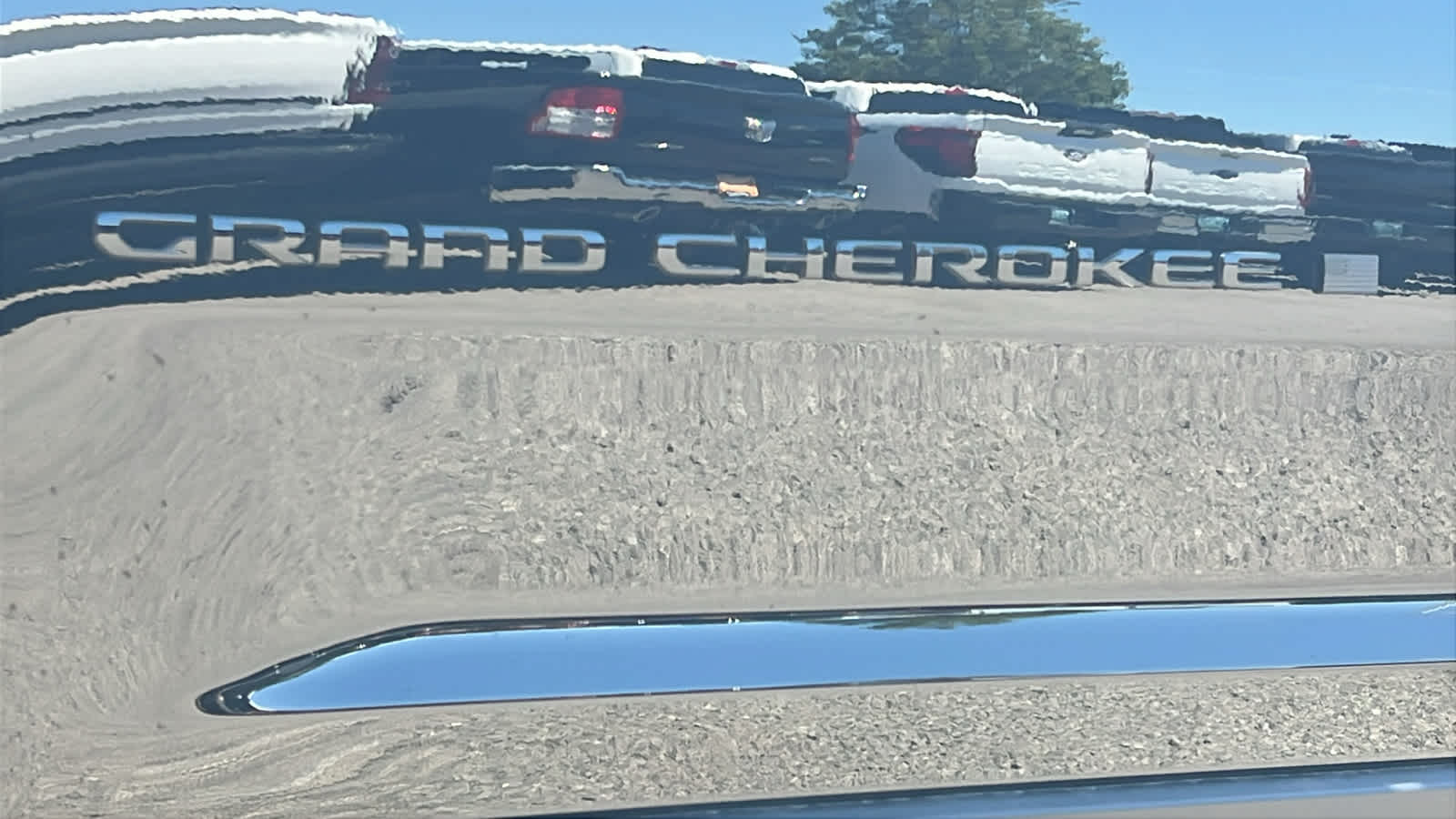 Thumbnail: 2026 Jeep Grand Cherokee - 28