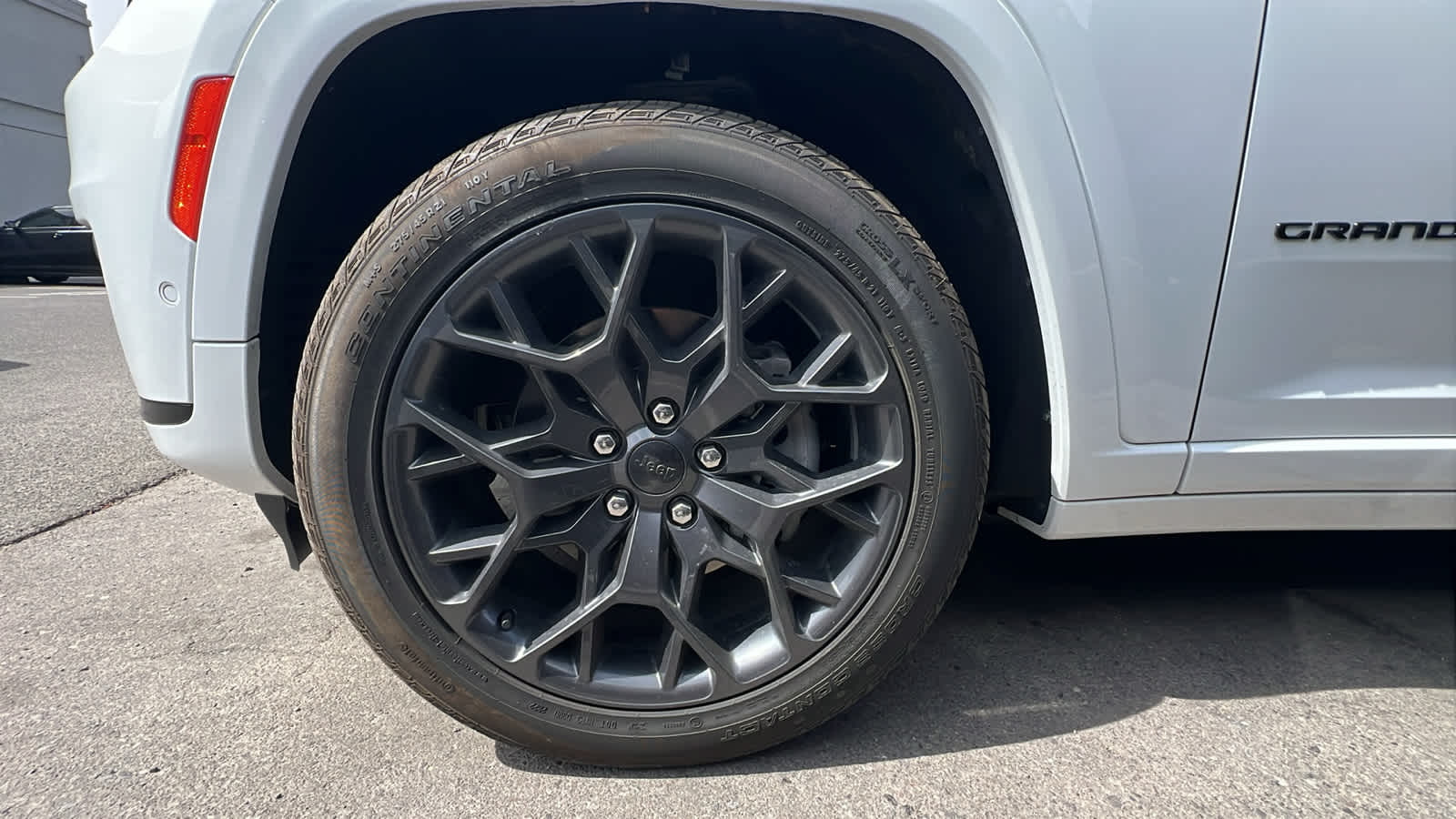 Thumbnail: 2023 Jeep Grand Cherokee - 9