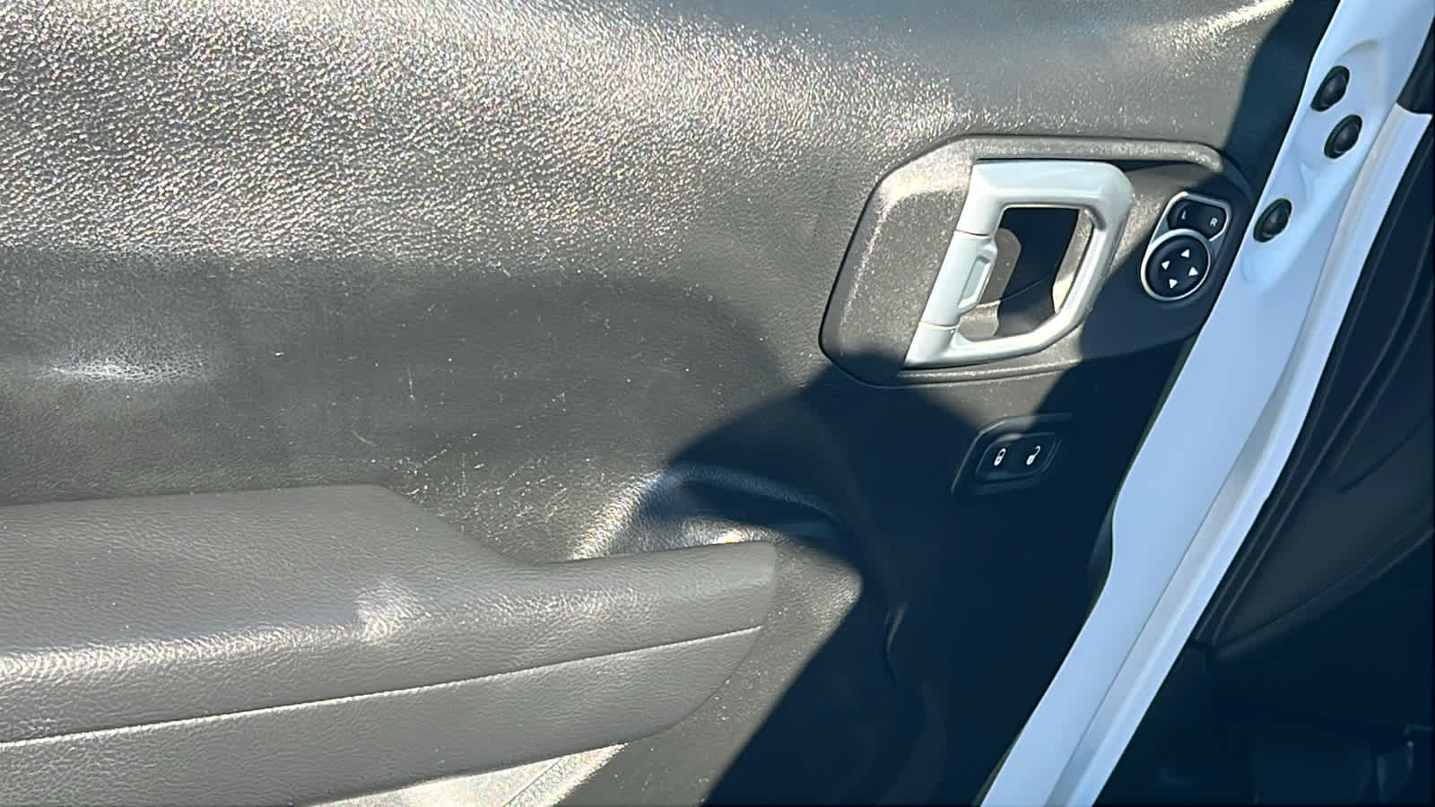 Thumbnail: 2022 Jeep Wrangler - 22