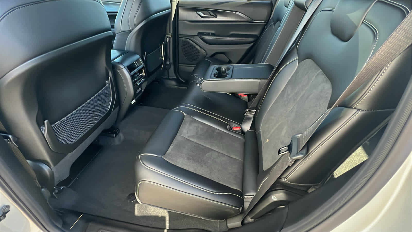 Thumbnail: 2025 Jeep Grand Cherokee - 24