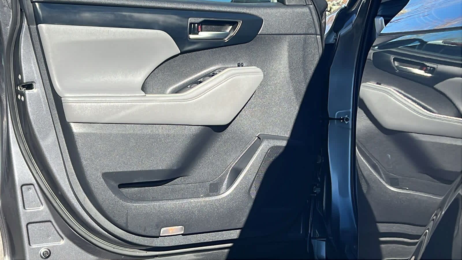 Thumbnail: 2021 Toyota Highlander - 23