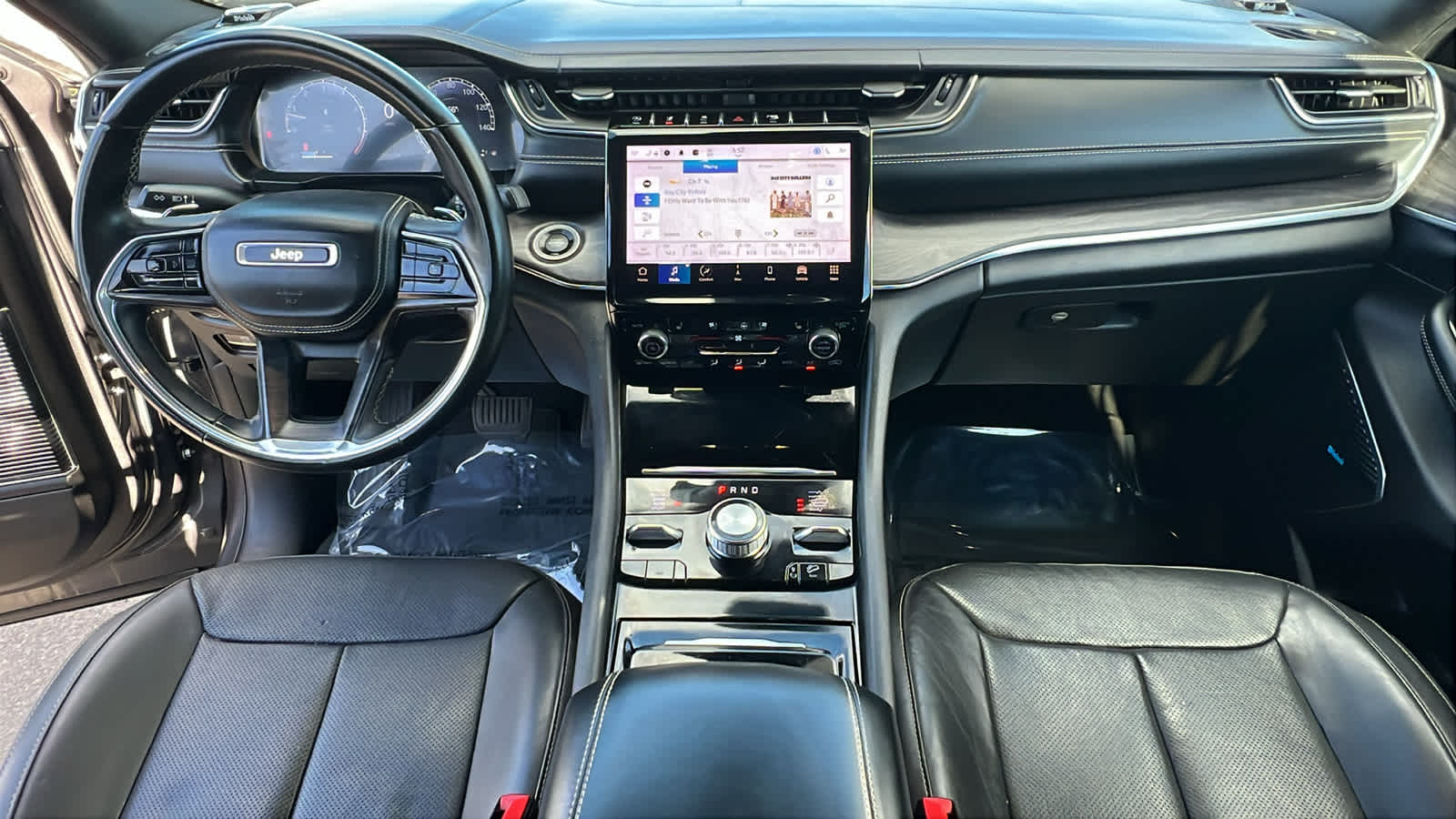 2022 Jeep Grand Cherokee Overland 26