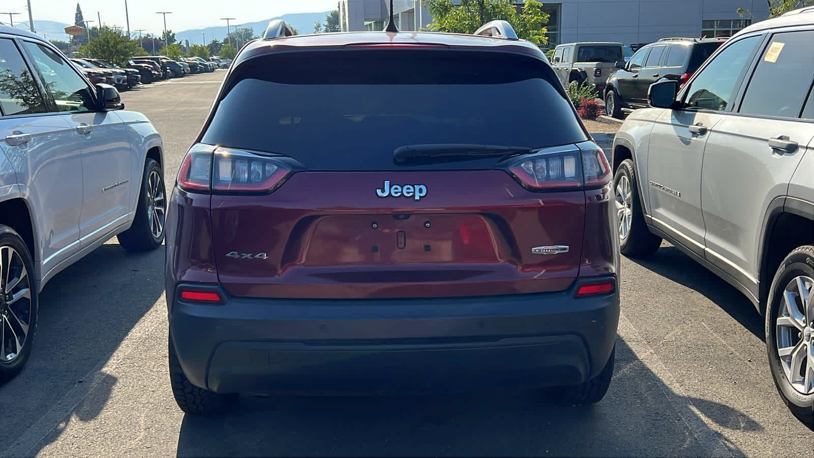 Thumbnail: 2019 Jeep Cherokee - 8