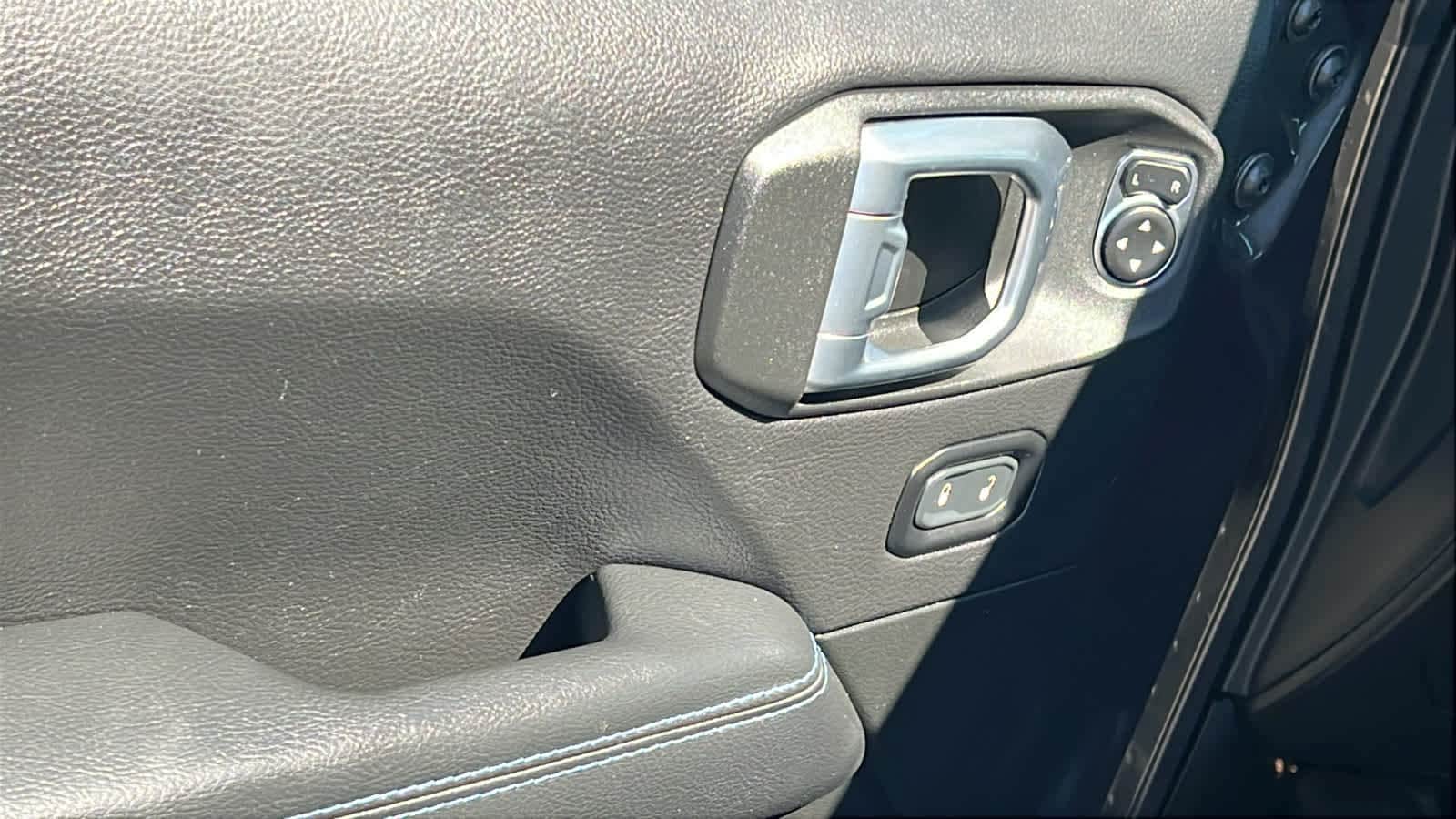 Thumbnail: 2022 Jeep Wrangler - 21