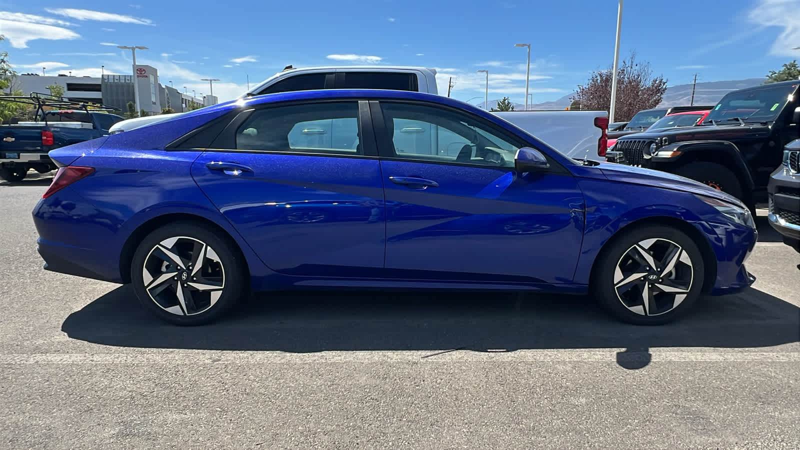 Thumbnail: 2023 Hyundai Elantra - 4