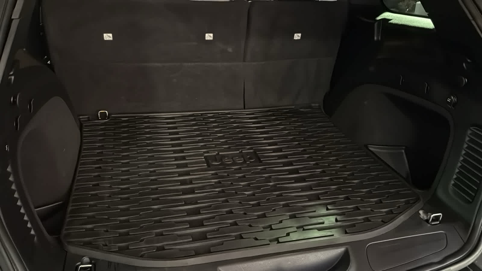 Thumbnail: 2020 Jeep Grand Cherokee - 27