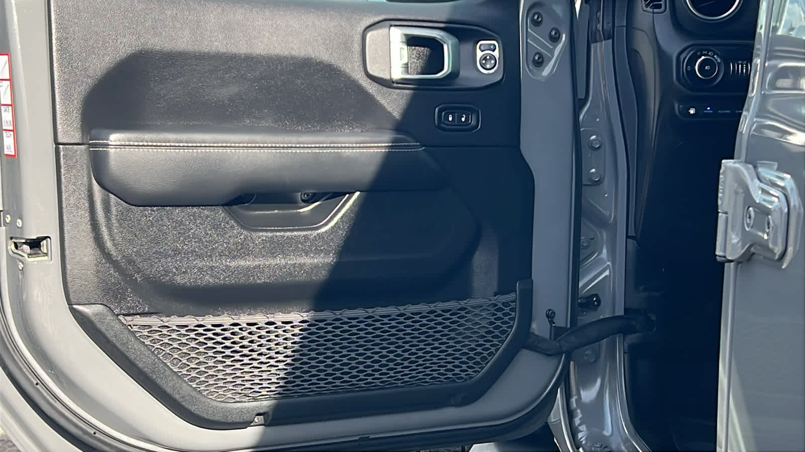 Thumbnail: 2022 Jeep Wrangler - 23