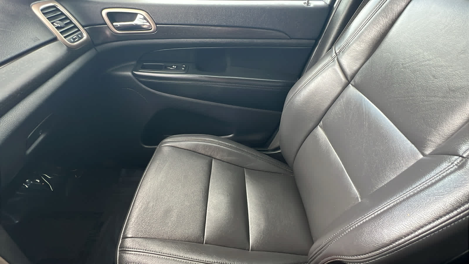 Thumbnail: 2016 Jeep Grand Cherokee - 12