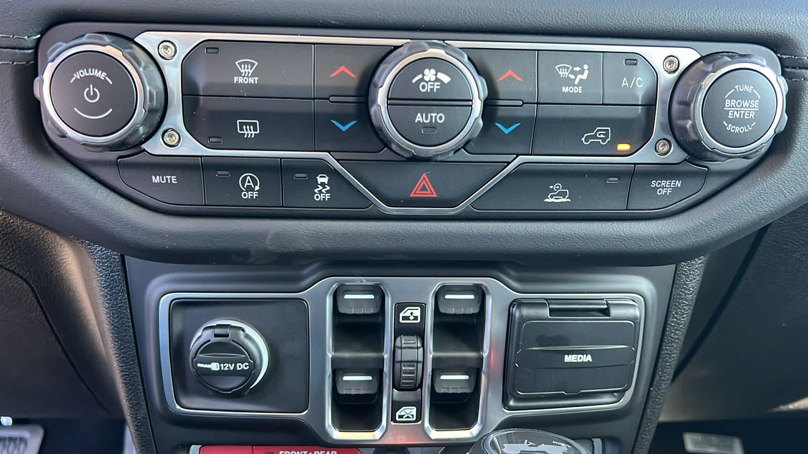 Thumbnail: 2026 Jeep Wrangler - 14