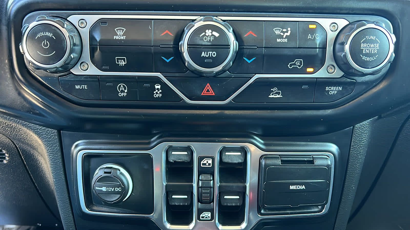 Thumbnail: 2022 Jeep Wrangler - 13