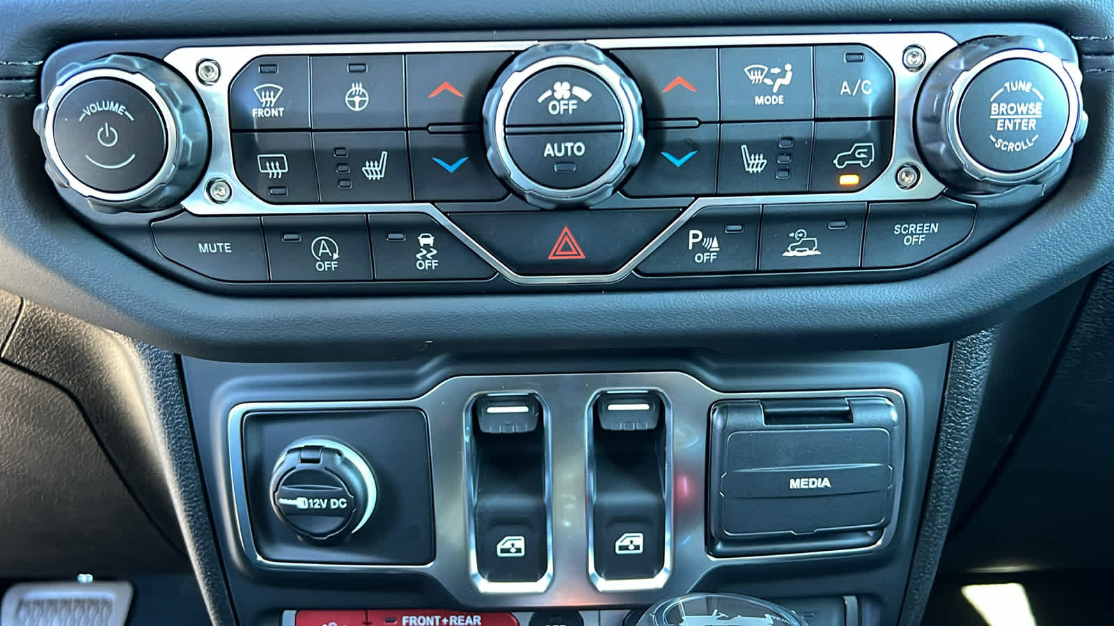 Thumbnail: 2026 Jeep Wrangler - 14