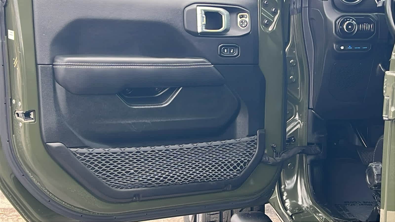Thumbnail: 2022 Jeep Wrangler - 23