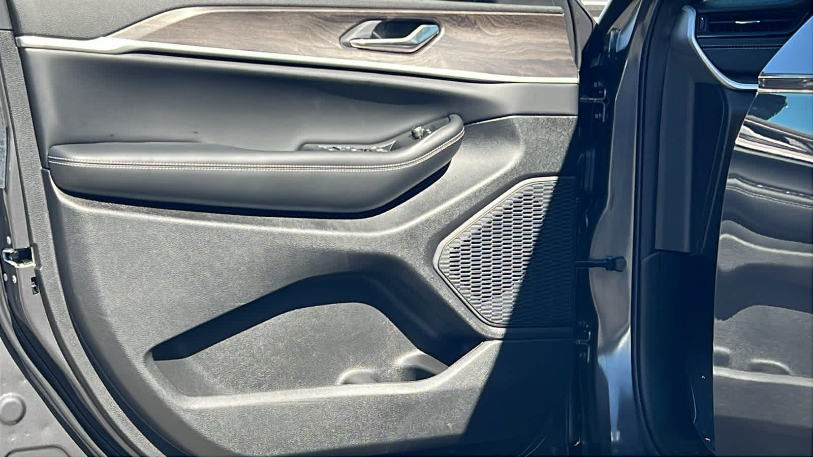 Thumbnail: 2026 Jeep Grand Cherokee - 23