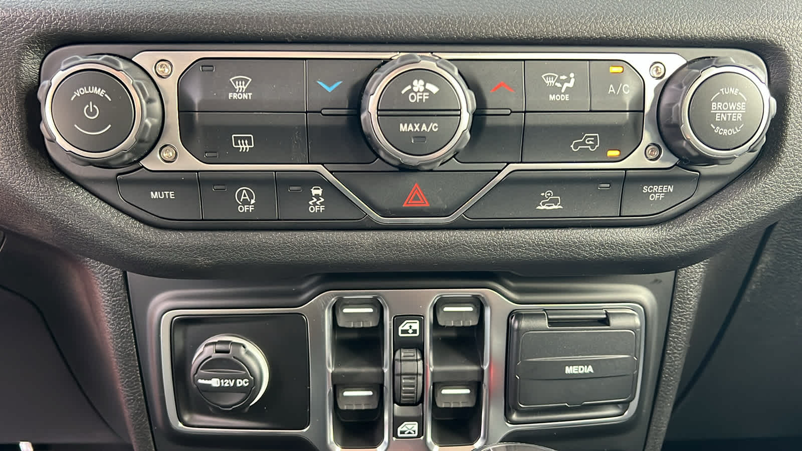 Thumbnail: 2026 Jeep Wrangler - 14