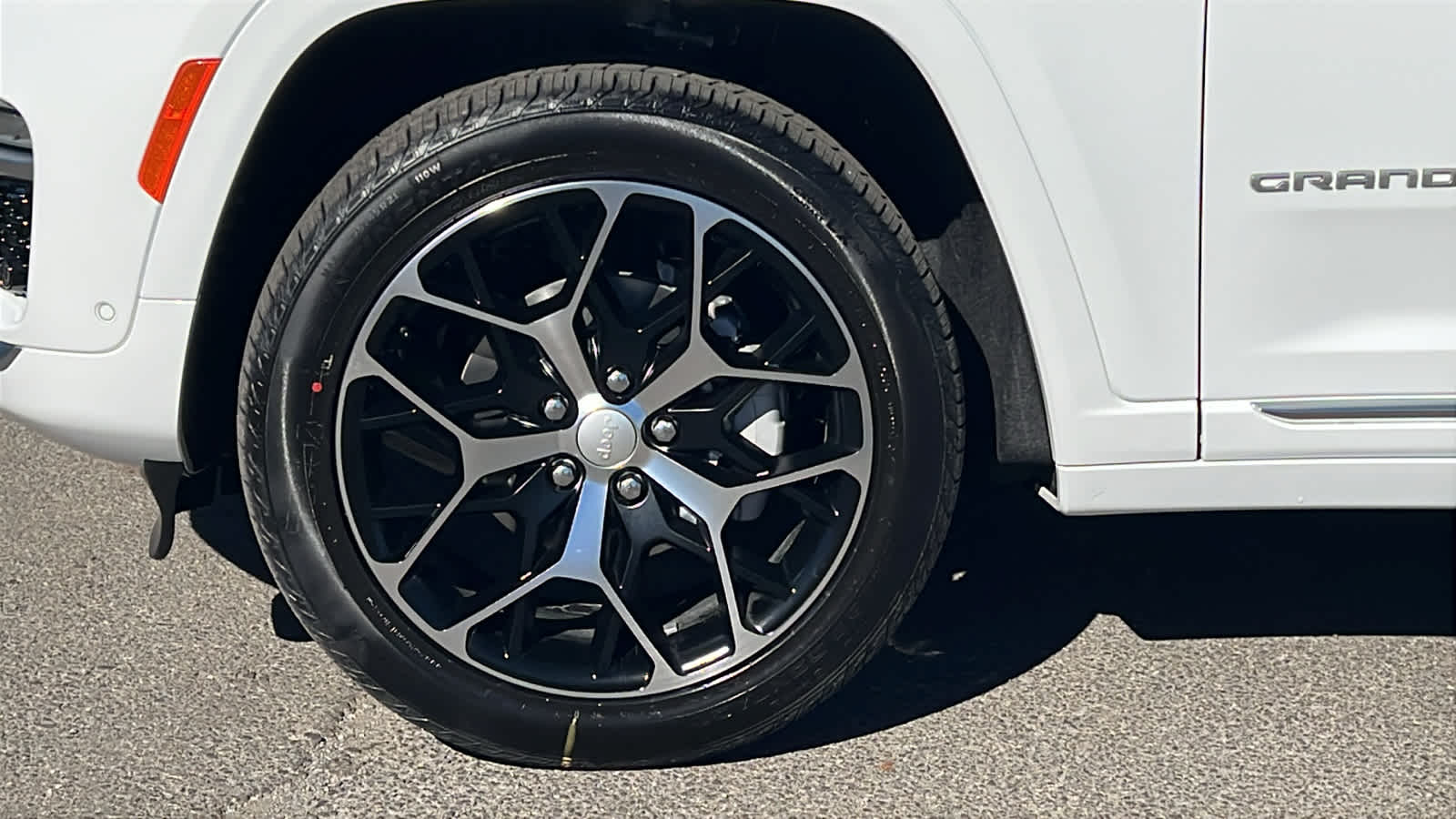 Thumbnail: 2025 Jeep Grand Cherokee - 9