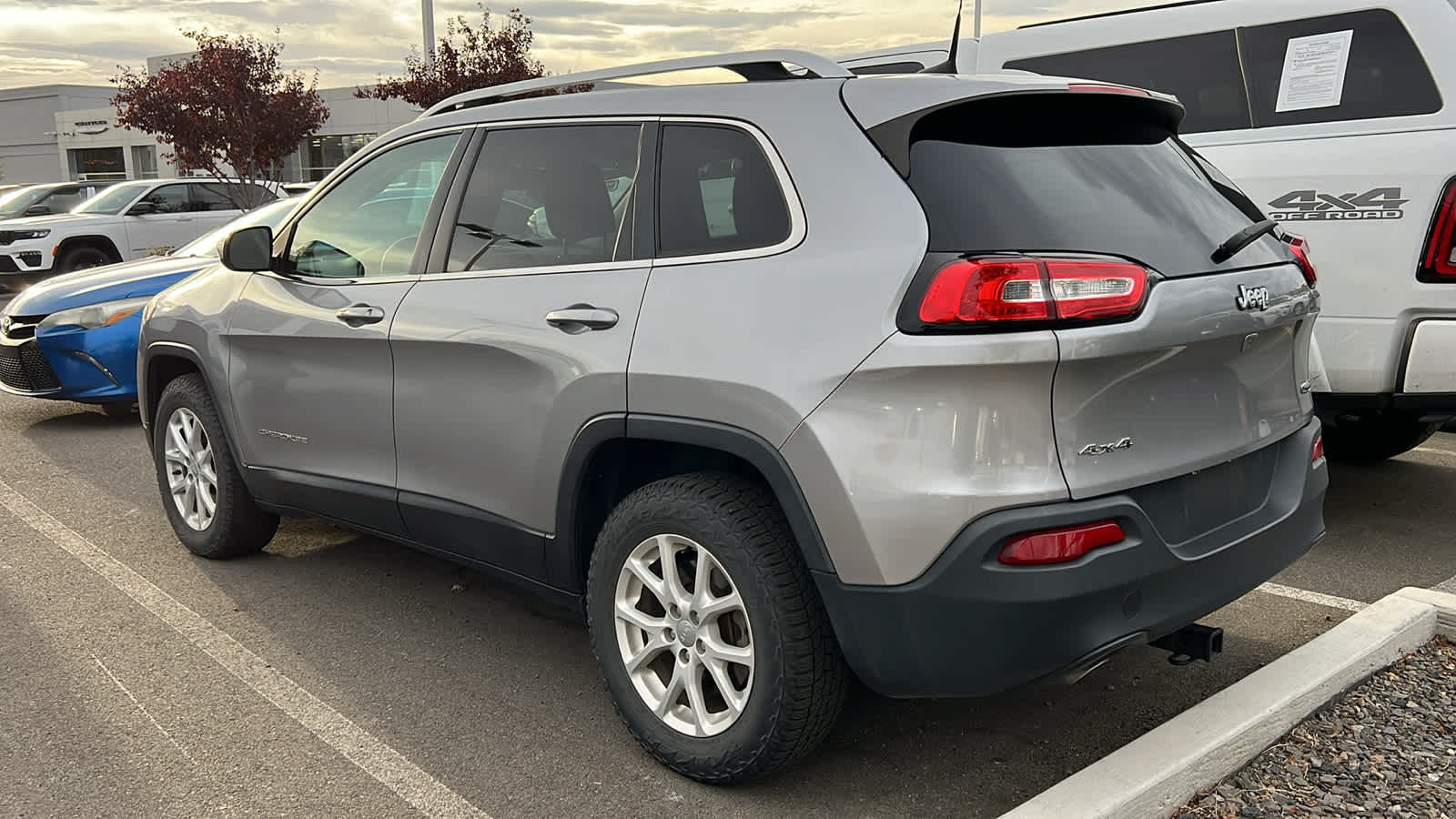 Thumbnail: 2017 Jeep Cherokee - 7