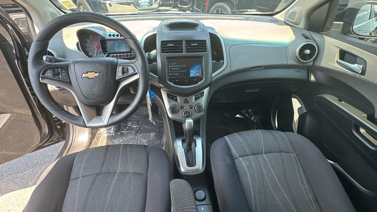 2015 Chevrolet Sonic LT 10