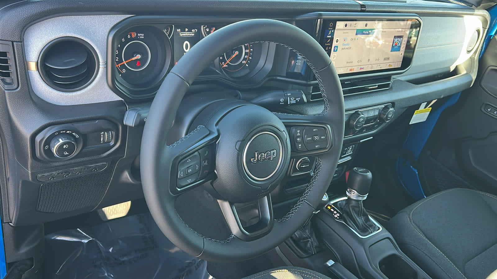 Thumbnail: 2026 Jeep Gladiator - 10