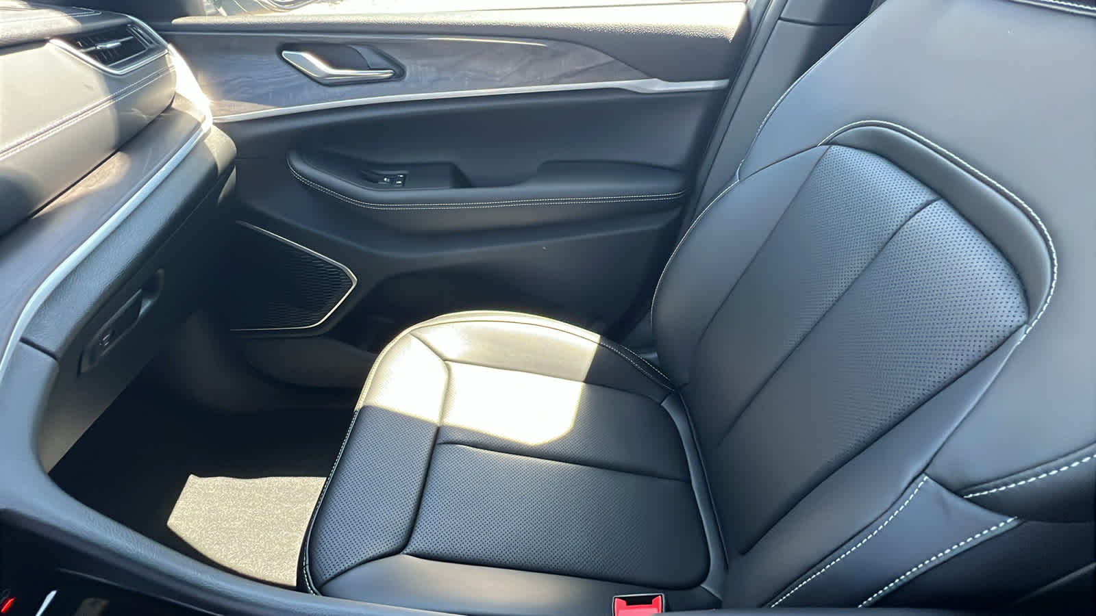 Thumbnail: 2025 Jeep Grand Cherokee - 12