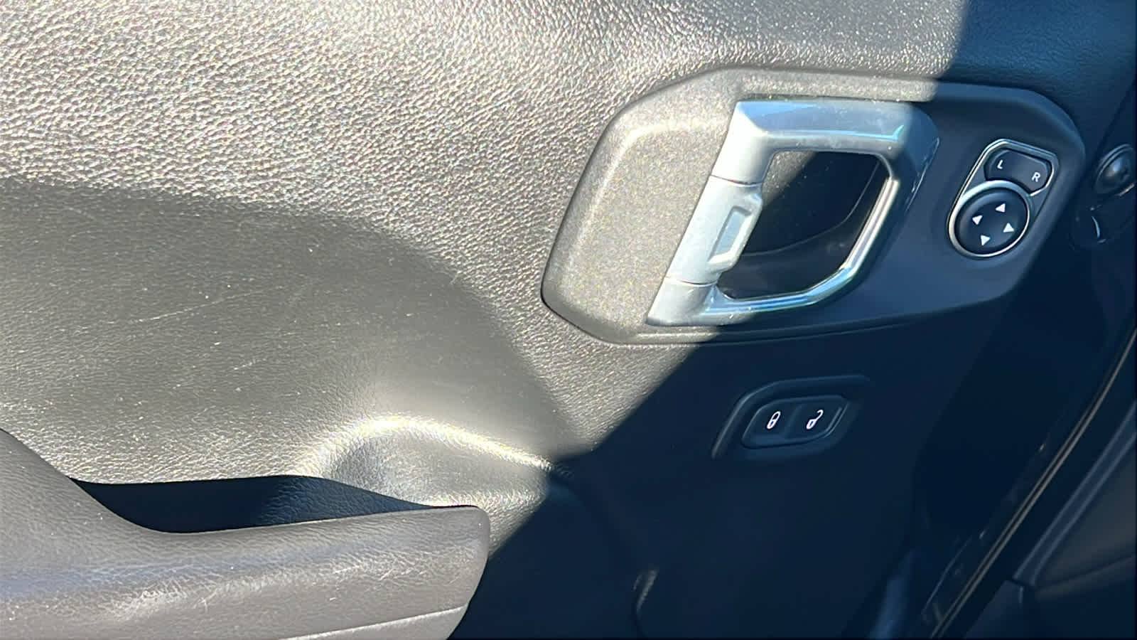 Thumbnail: 2021 Jeep Wrangler - 22