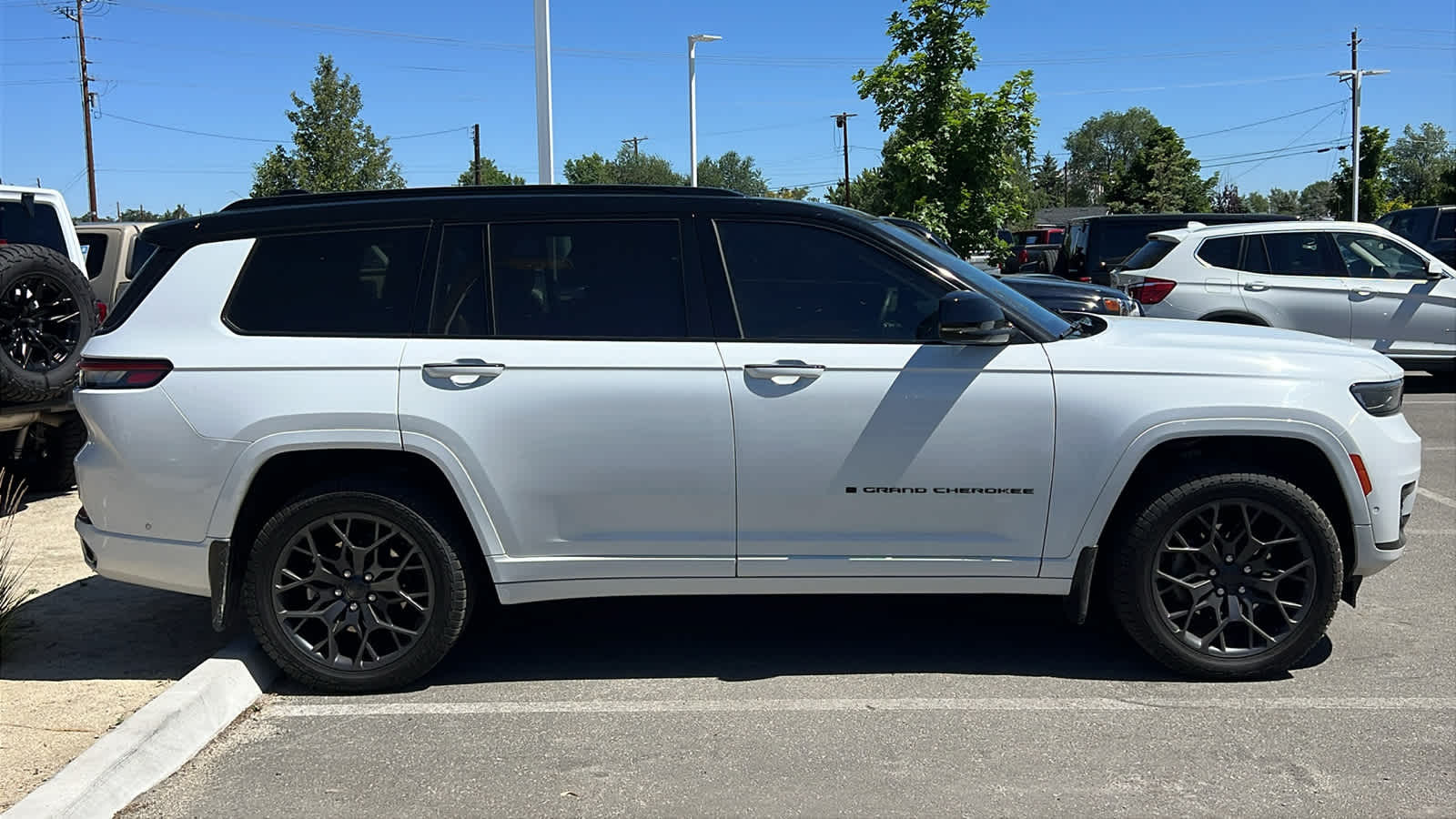 Thumbnail: 2023 Jeep Grand Cherokee - 4