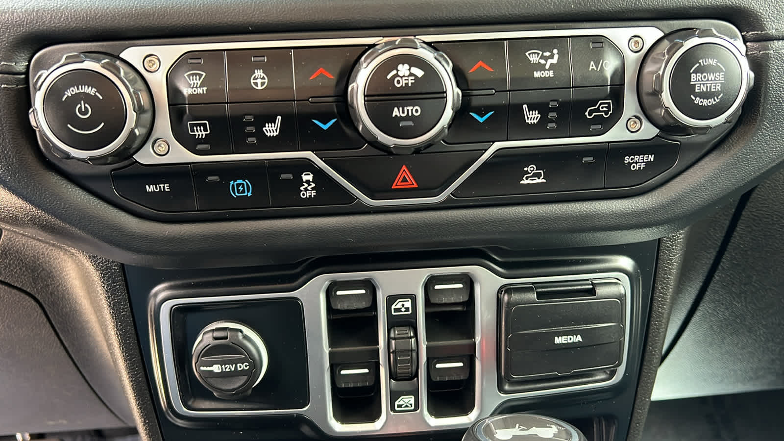 Thumbnail: 2024 Jeep Wrangler - 14