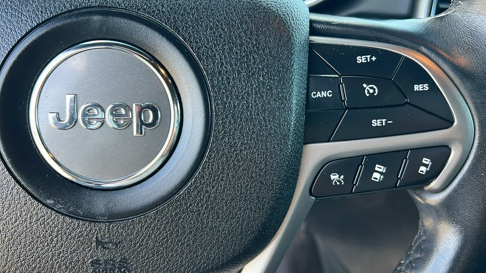 Thumbnail: 2018 Jeep Grand Cherokee - 20