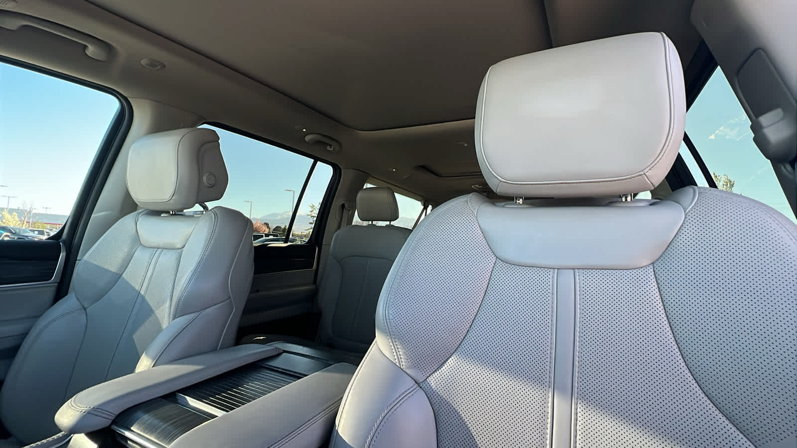 Thumbnail: 2023 Jeep Wagoneer - 11