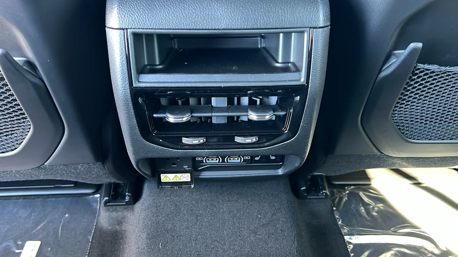 Thumbnail: 2025 Jeep Grand Cherokee - 25