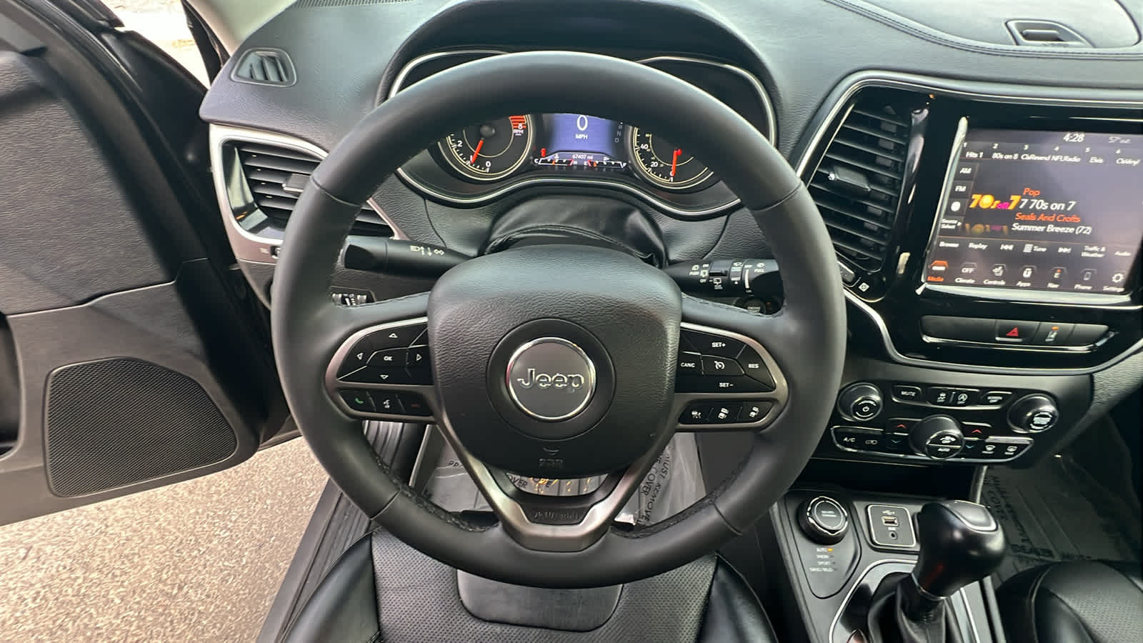 Thumbnail: 2022 Jeep Cherokee - 18