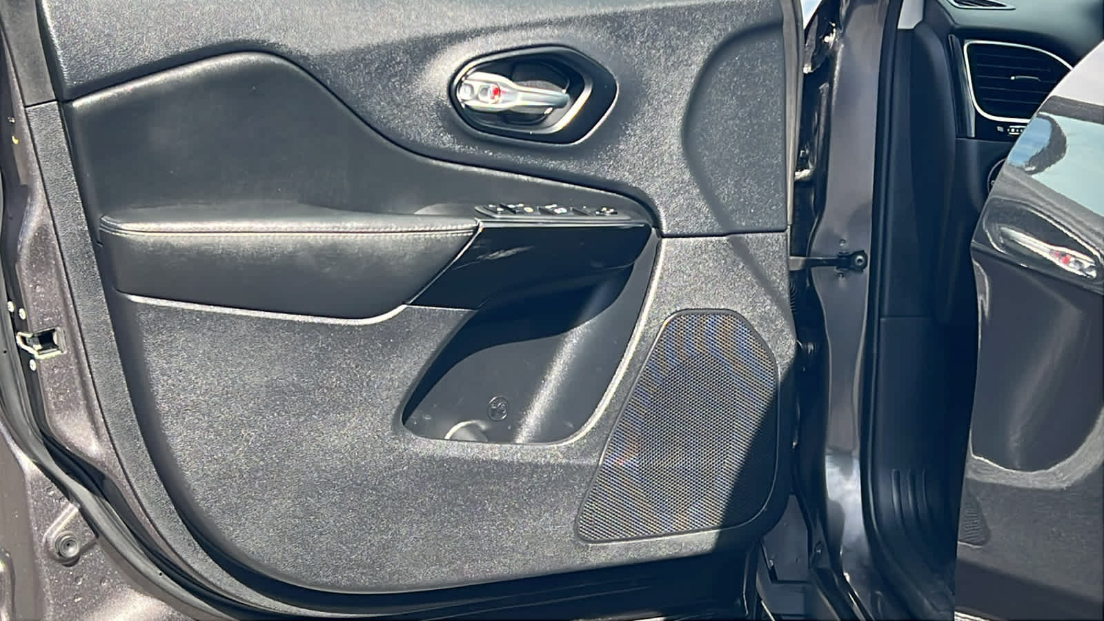 Thumbnail: 2023 Jeep Cherokee - 23