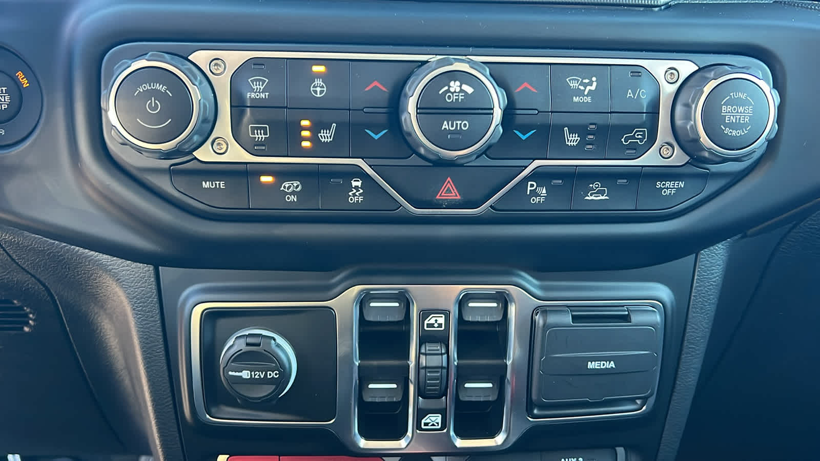 Thumbnail: 2023 Jeep Wrangler - 14