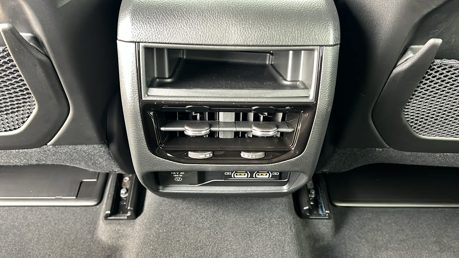 Thumbnail: 2025 Jeep Grand Cherokee - 25