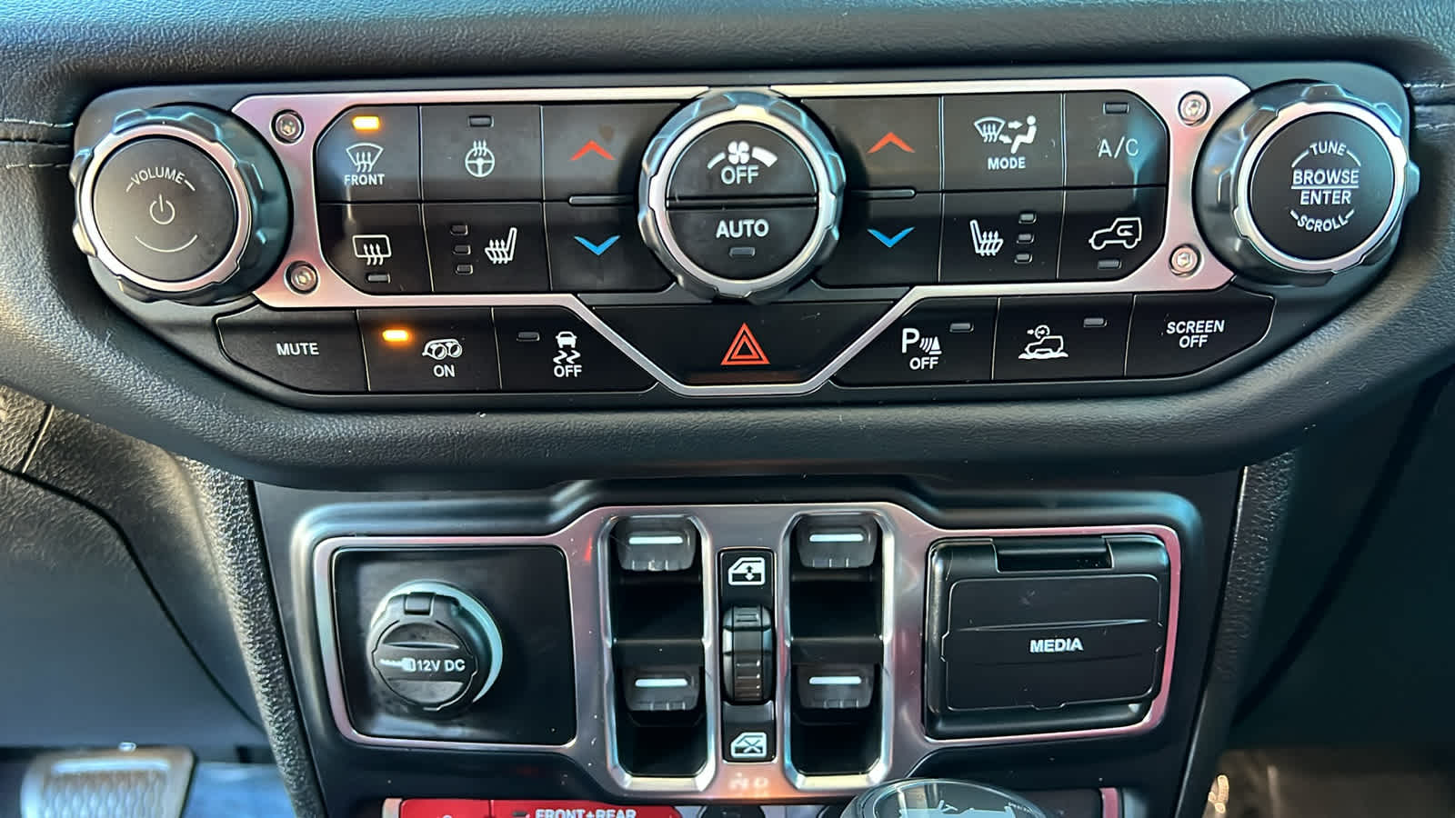 Thumbnail: 2024 Jeep Wrangler - 14