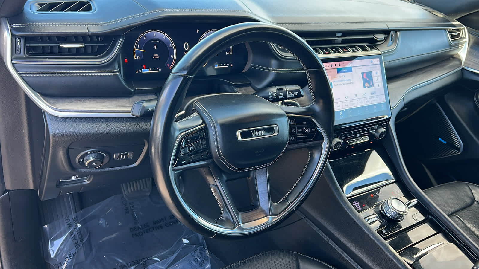 2022 Jeep Grand Cherokee Overland 10
