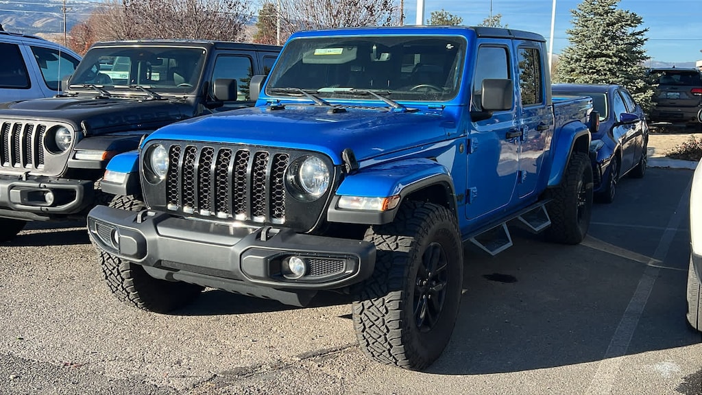 Used 2022 Jeep Gladiator Altitude Truck Crew Cab