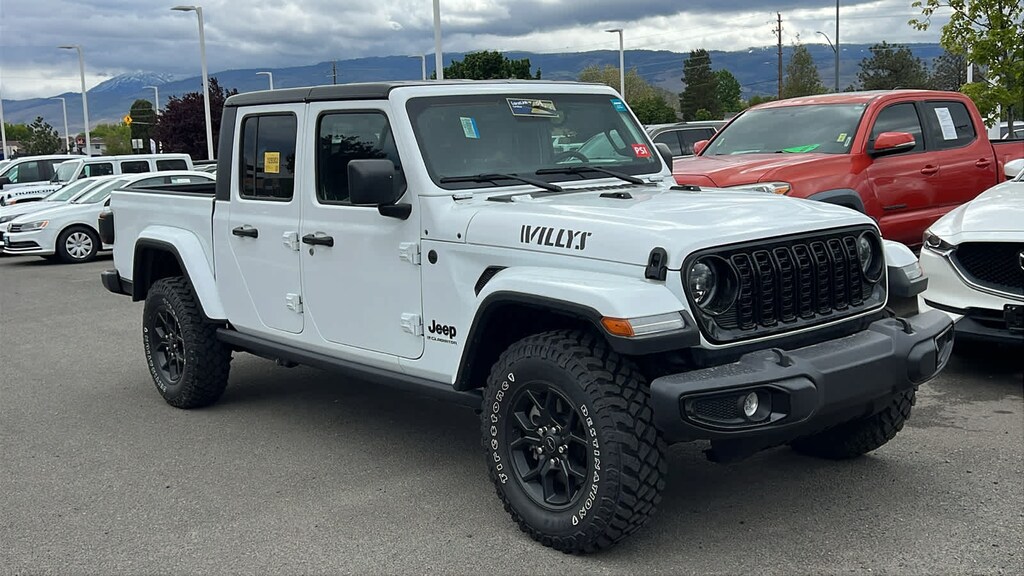 Used 2024 Jeep Gladiator Willys Truck Crew Cab