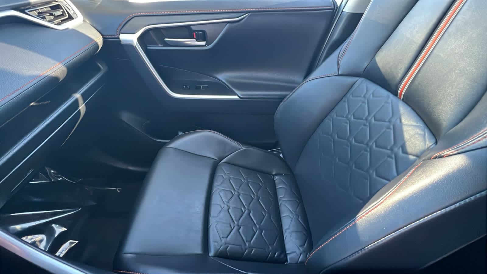 Thumbnail: 2024 Toyota RAV4 - 12