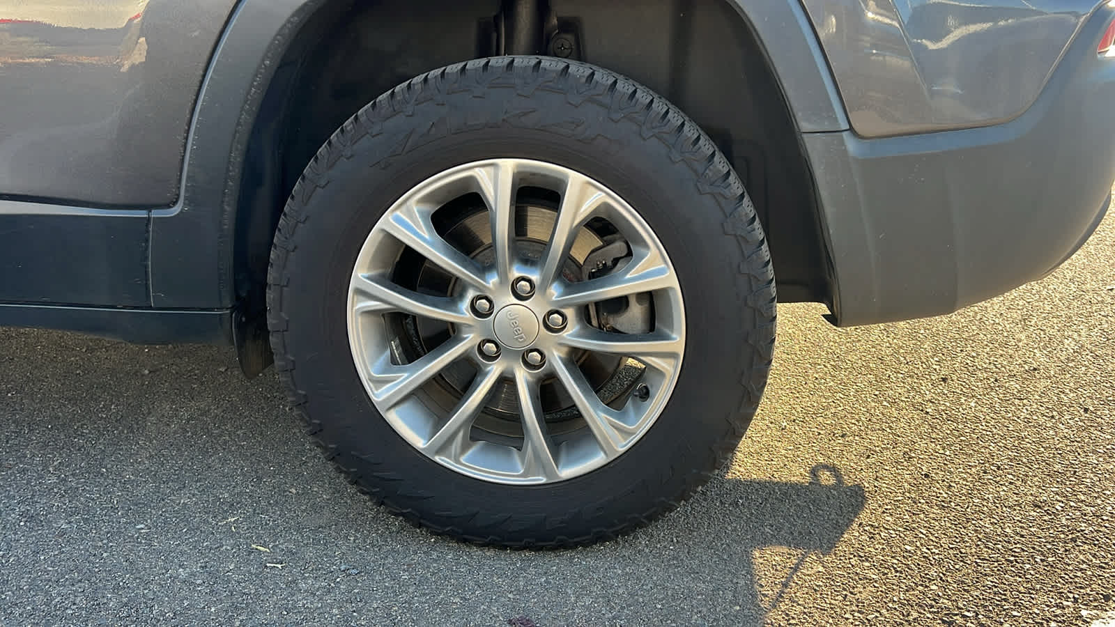 Thumbnail: 2019 Jeep Cherokee - 9