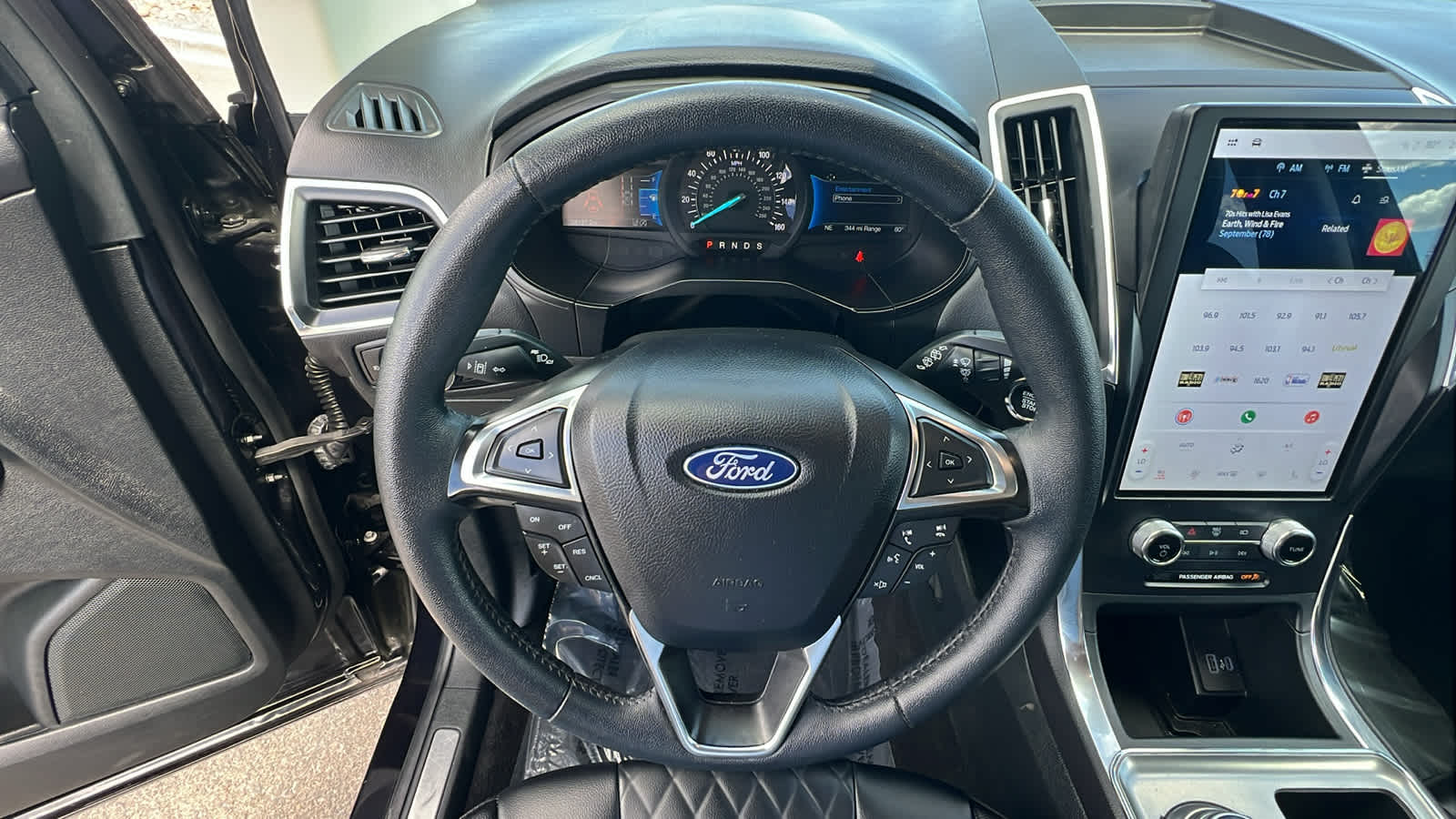2024 Ford Edge Titanium - Photo 18