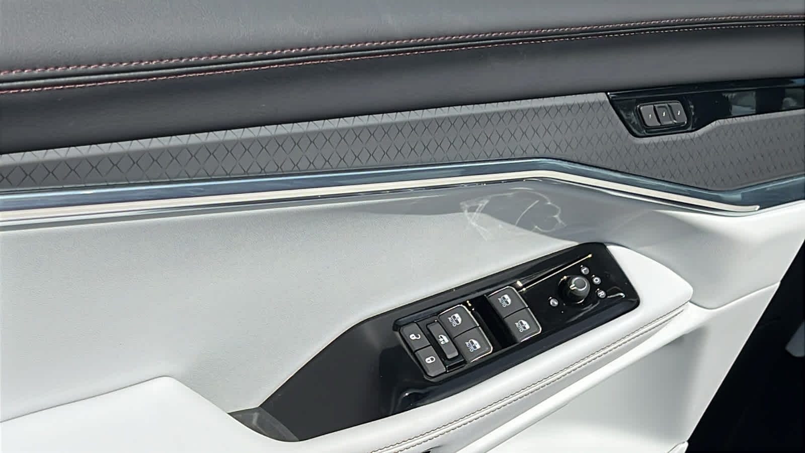 Thumbnail: 2025 Jeep Wagoneer S - 22